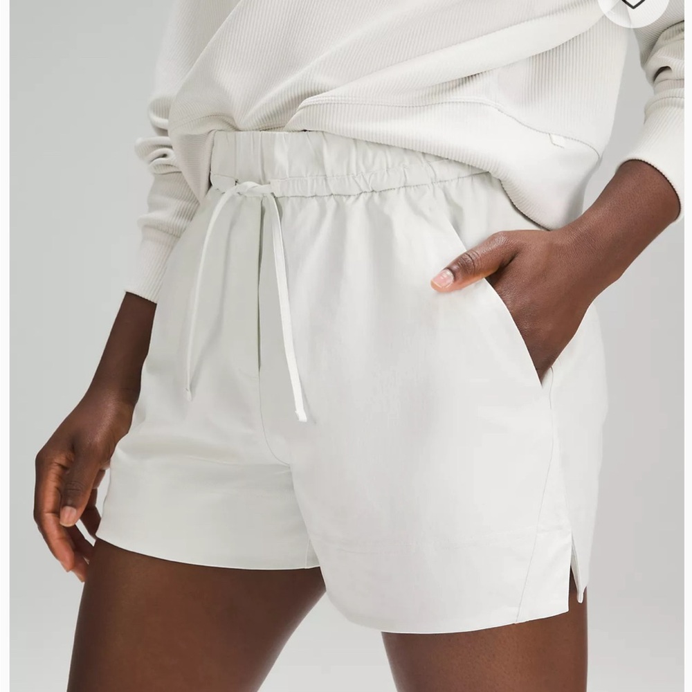 EUC Lululemon Cinchable Waist High-Rise Woven Short 3.5"